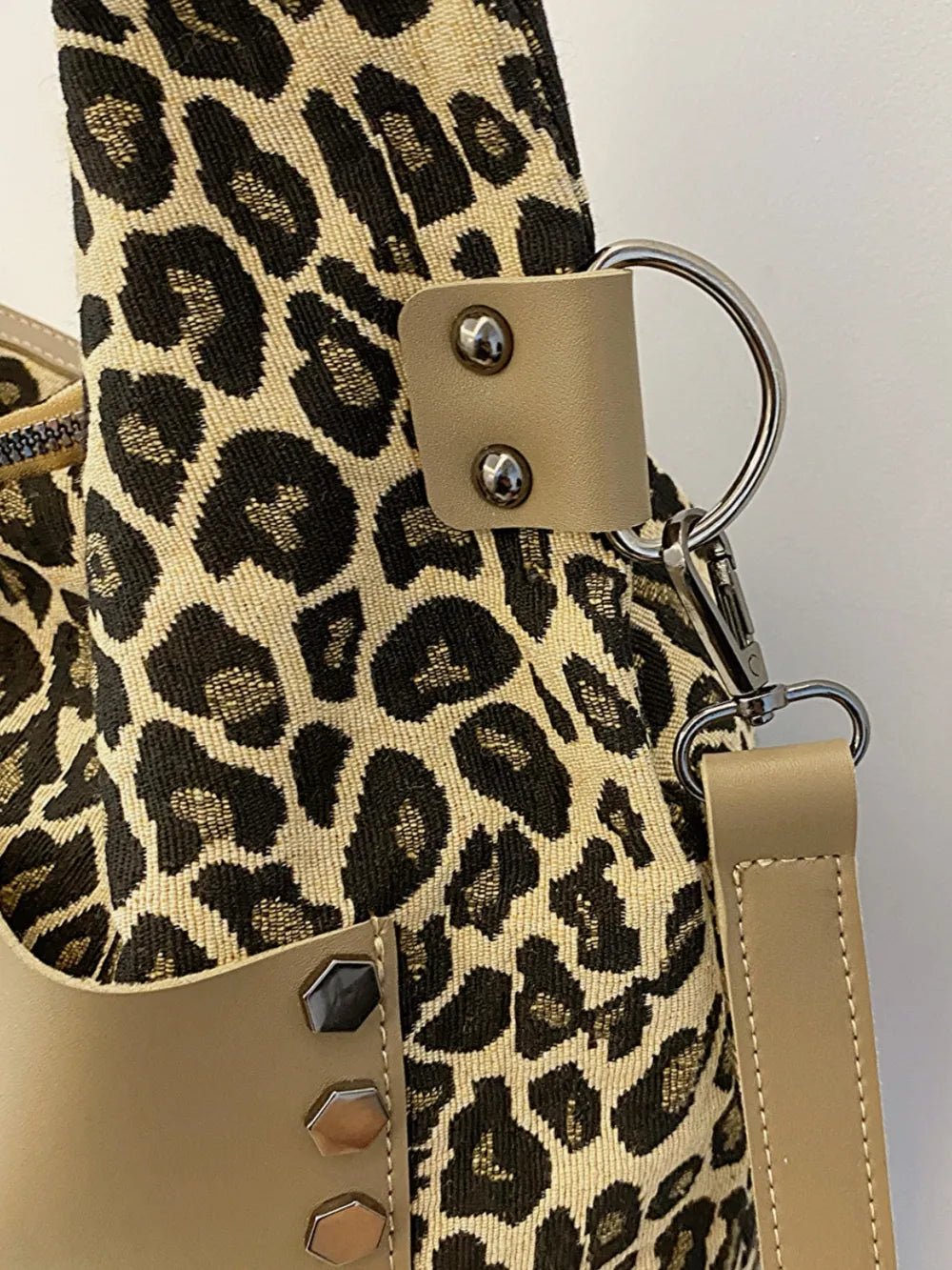 Leopard Polyester Shoulder Bag with ZippersBag